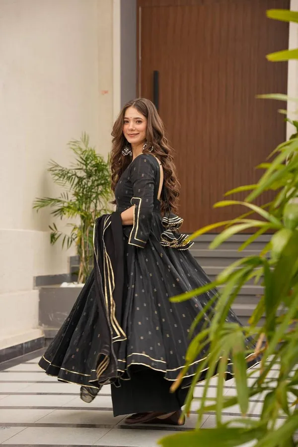 Black_Cotton_Premium_&_Fancy_Design_Anarkali_Set_For_Women