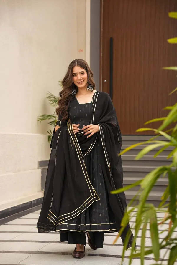 Black_Cotton_Premium_&_Fancy_Design_Anarkali_Set_For_Women