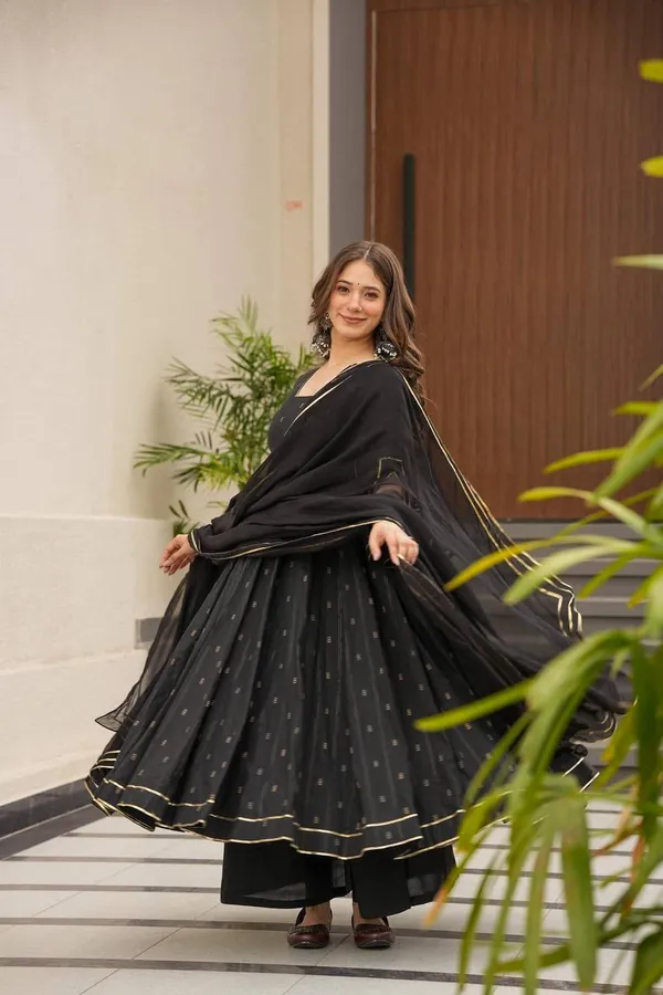 Black_Cotton_Premium_&_Fancy_Design_Anarkali_Set_For_Women