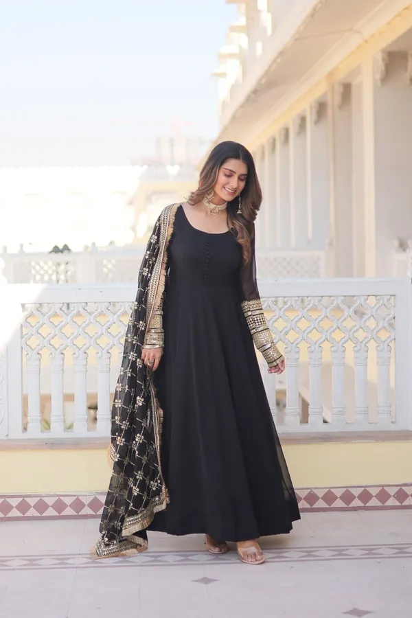 Black_Blooming_Premium_&_Fancy_Design_Anarkali_Suit_With_Dupatta_For_Women