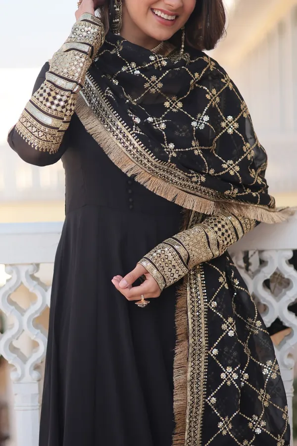 Black_Blooming_Premium_&_Fancy_Design_Anarkali_Suit_With_Dupatta_For_Women