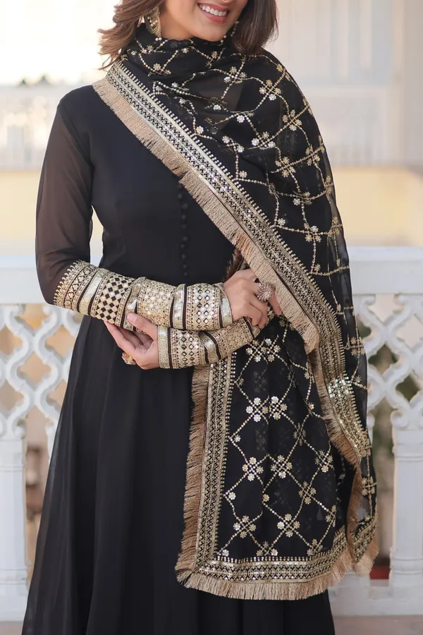 Black_Blooming_Premium_&_Fancy_Design_Anarkali_Suit_With_Dupatta_For_Women