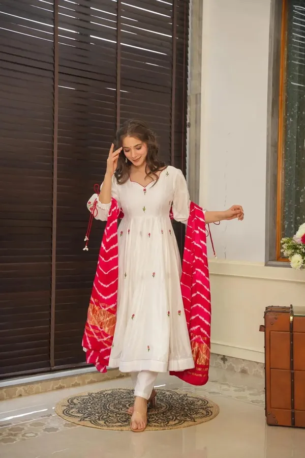 Off_White_Cotton_Premium_&_Fancy_Design_Anarkali_Set_For_Women
