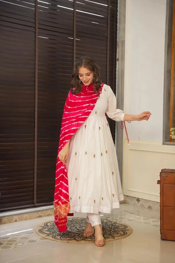 Off_White_Cotton_Premium_&_Fancy_Design_Anarkali_Set_For_Women