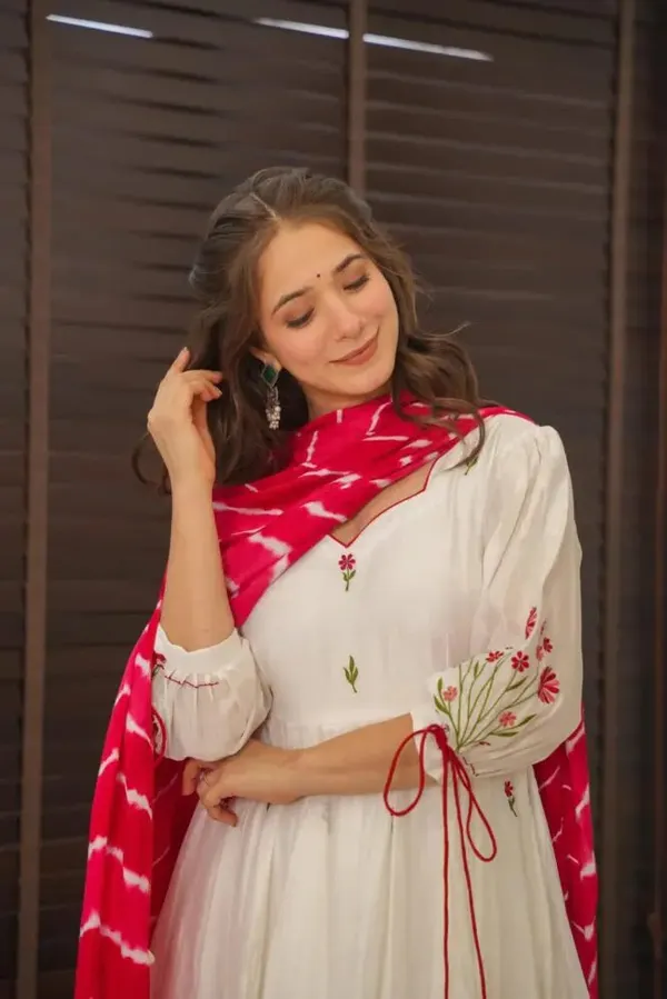 Off_White_Cotton_Premium_&_Fancy_Design_Anarkali_Set_For_Women