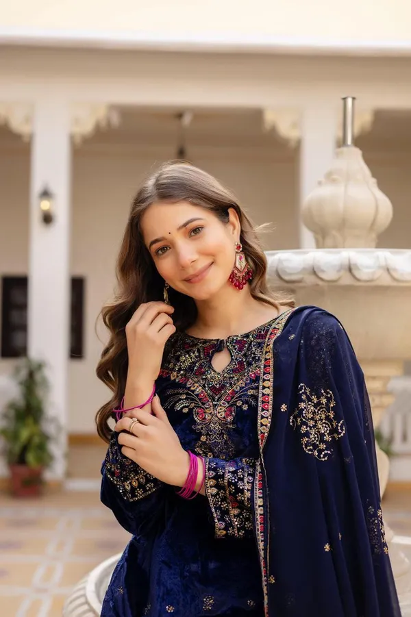 Blue_Georgette_Premium_&_Fancy_Design_Suit_Set_For_Women