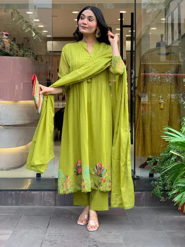 Green_Silk_Premium_&_Fancy_Design_Kurti_And_Pant_Set_For_Women