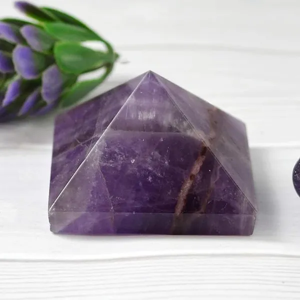 Natural_Amethyst_Pyramid_For_Reiki_Healing_And_Crystal_Healing_Stone_Pyramid