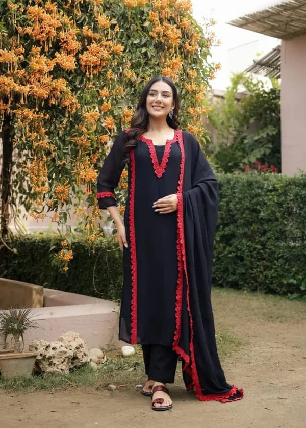 Midnight_Elegance_Black_Lace_Kurta_Set.