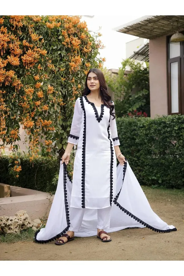 Midnight_Elegance_Black_Lace_Kurta_Set.