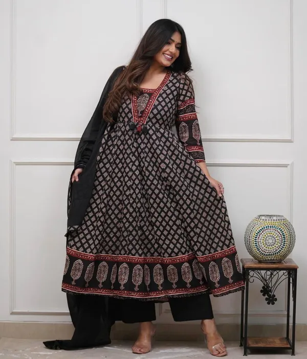 Premium_Heavy_Black_Ethnic_Anarkali_Kurta_Set_with_Dupatta