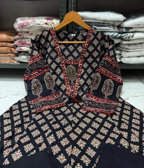 Premium_Heavy_Black_Ethnic_Anarkali_Kurta_Set_with_Dupatta
