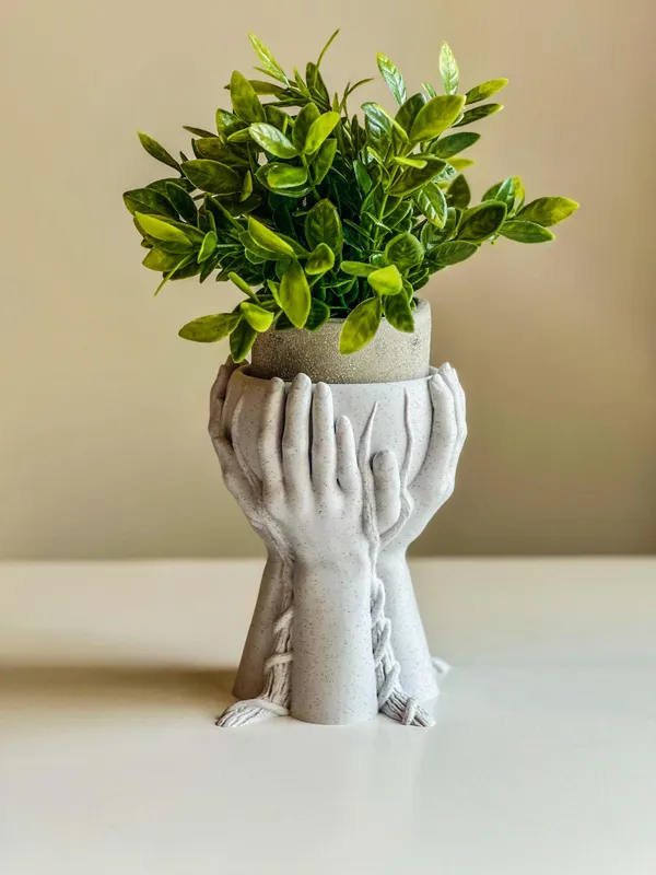 Four_Hands_Vase