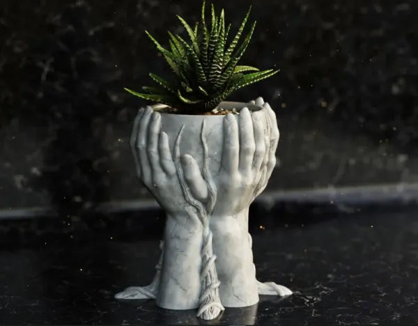 Four_Hands_Vase
