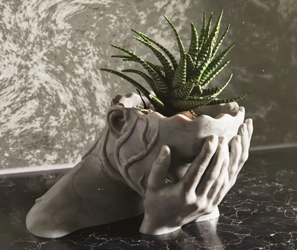 Sad_Woman_Vase