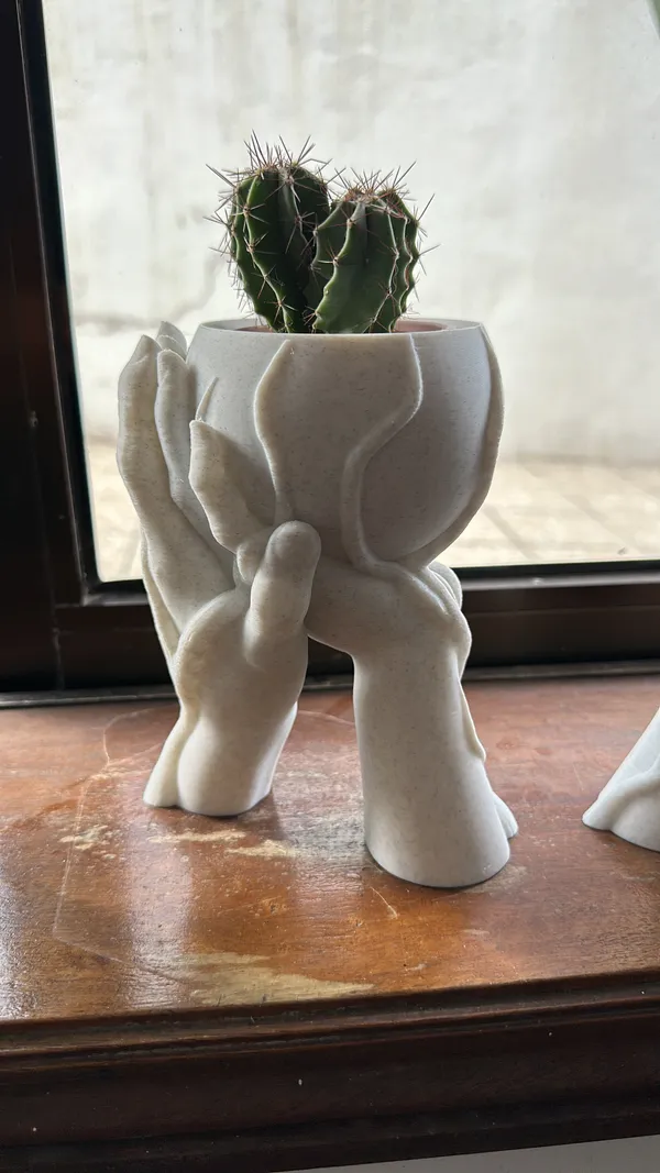 Love_Hands_Vase