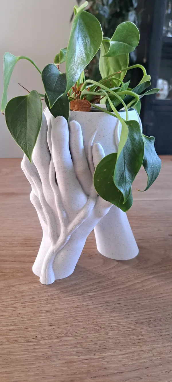 Love_Hands_Vase