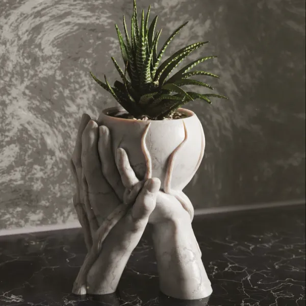 Love_Hands_Vase
