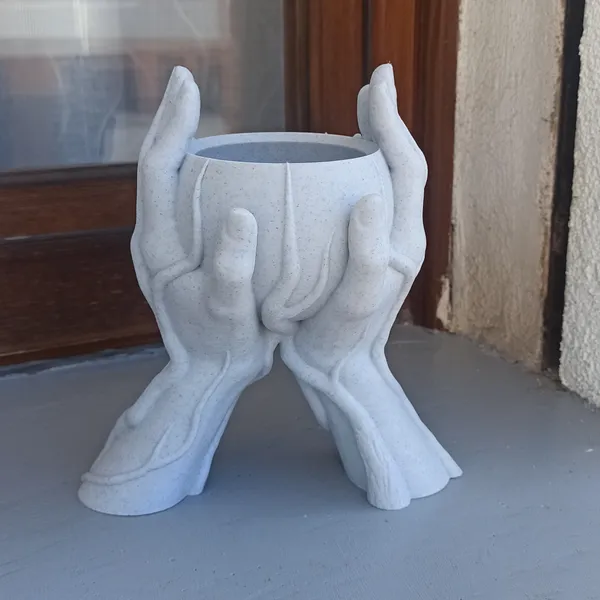 Hands_Vase