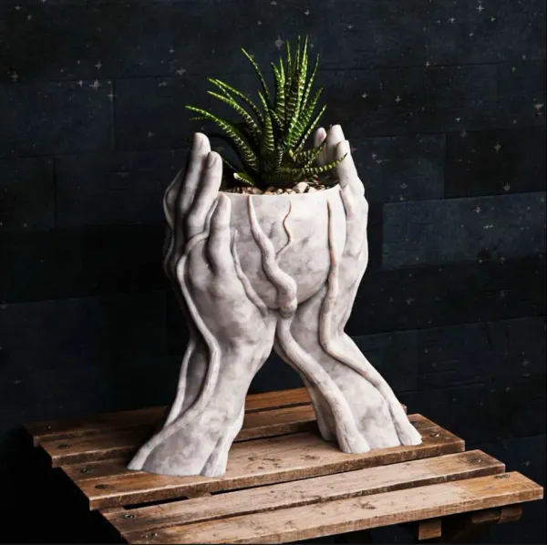 Hands_Vase