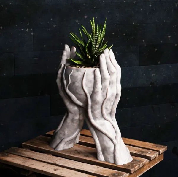 Hands_Vase