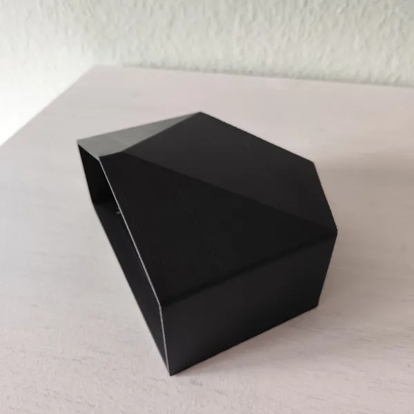 Wall_Hanging_Low_Poly_Planter