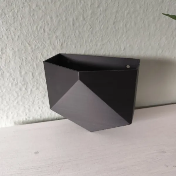 Wall_Hanging_Low_Poly_Planter