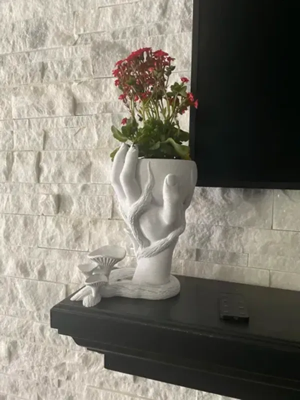 Mushroom_Hand_Vase