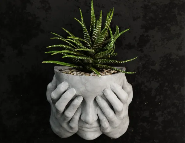 Woman_Wall_Flower_Pot_3