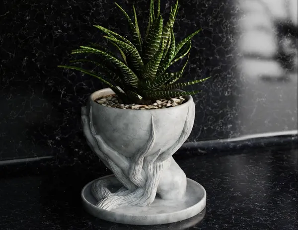 Simple_Roots_Hand_Vase