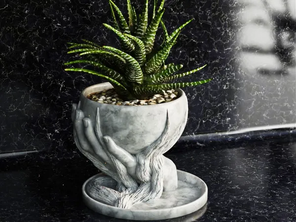 Simple_Roots_Hand_Vase