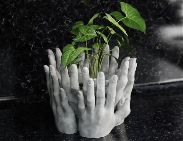 Multi_Hands_Vase