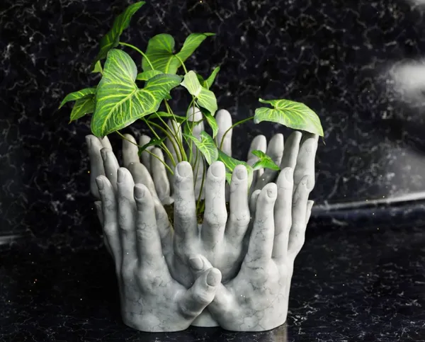 Multi_Hands_Vase