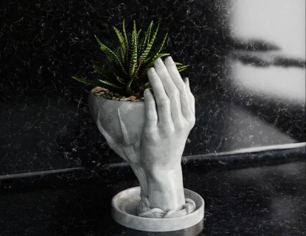 One_Hand_Flower_Pot