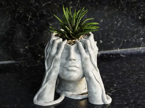 Women_Head_Vase