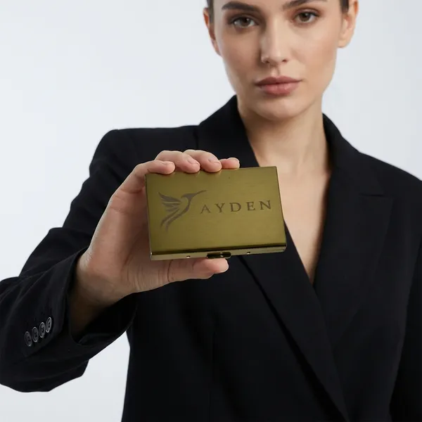 Golden_Metal_Card_Holder_For_Unisex