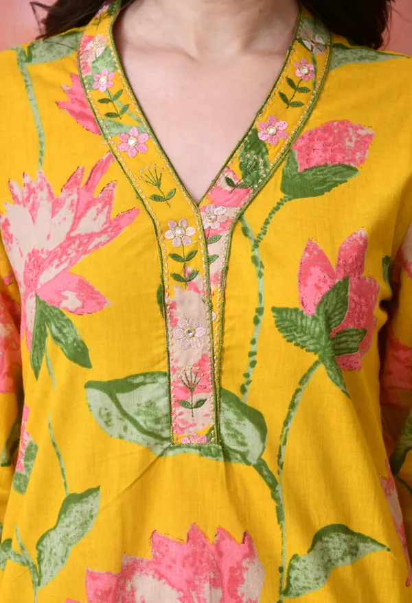 Yellow_Cotton_Floral_Print_Kurta_For_Women