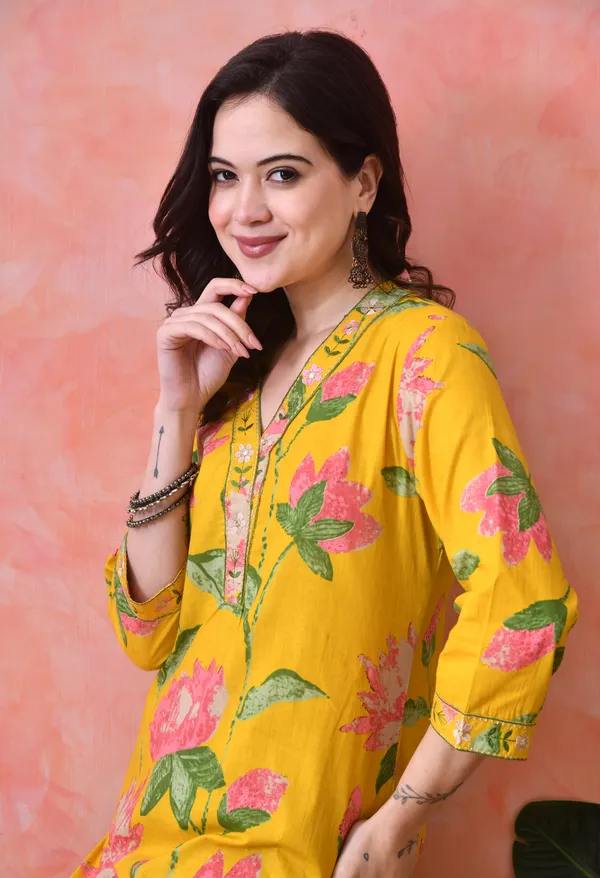 Yellow_Cotton_Floral_Print_Kurta_For_Women