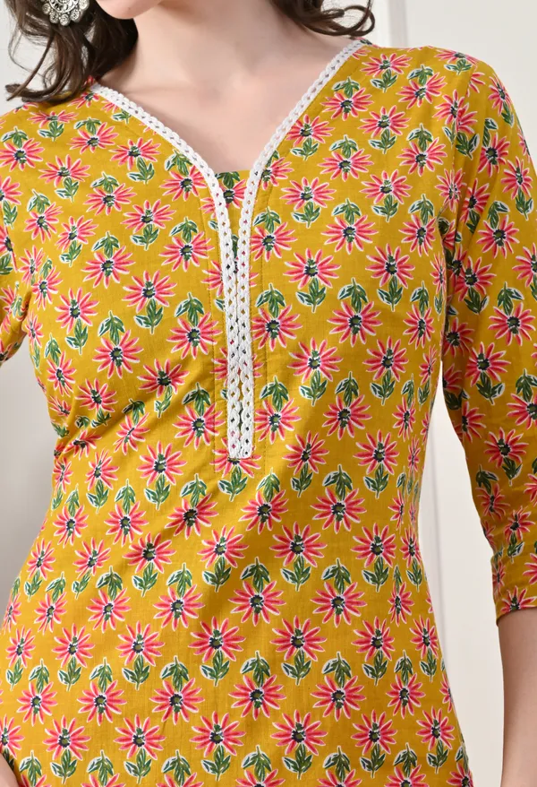 Yellow_Cotton_Floral_Printed_Kurta_For_Women