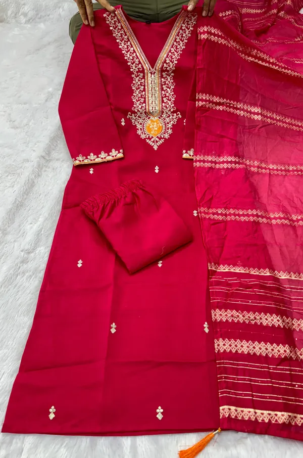 Red_Embroidered_kurti__Set_With_Dupatta_For_Women