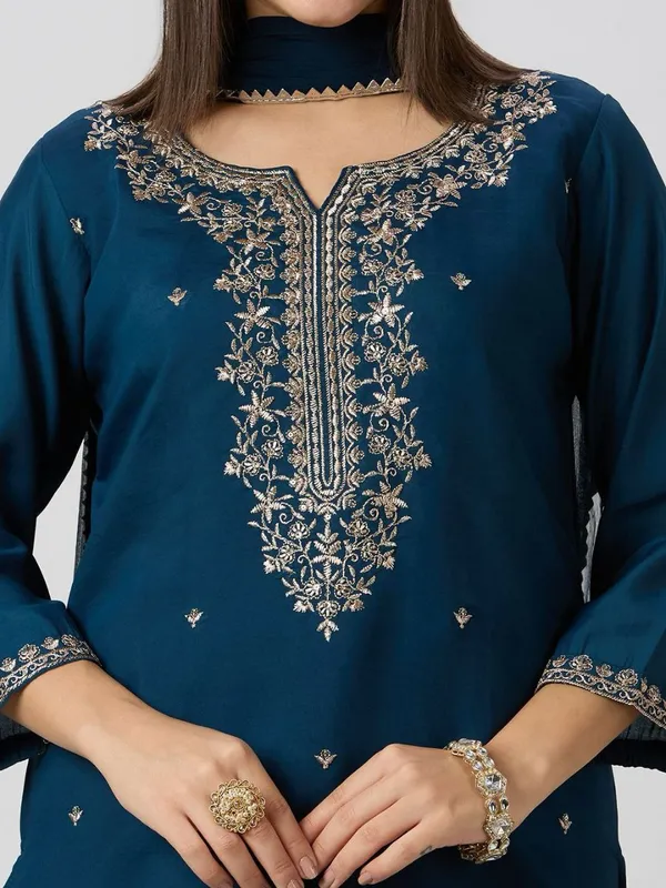 Navy_Blue_Embroidered_Kurta_Set_With_Golden_Zari_Work_For_Women