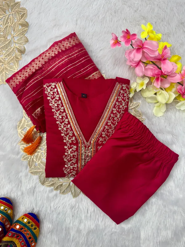 Red_Embroidered_kurti__Set_With_Dupatta_For_Women