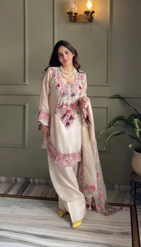 ELEGANT_CREAM_COLOUR_PURE_HEAVY_GEORGETTE_WITH_EMBROIDERY_THREAD_WORK_FOR_WOMEN
