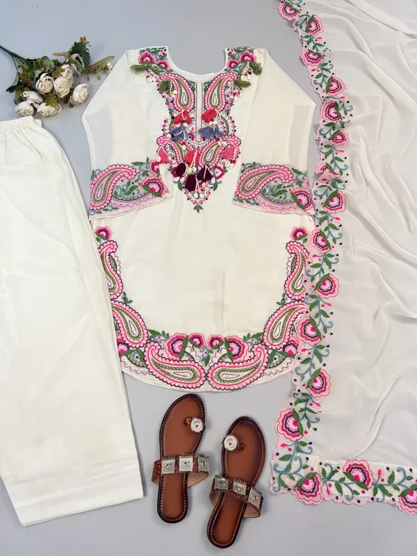 ELEGANT_CREAM_COLOUR_PURE_HEAVY_GEORGETTE_WITH_EMBROIDERY_THREAD_WORK_FOR_WOMEN