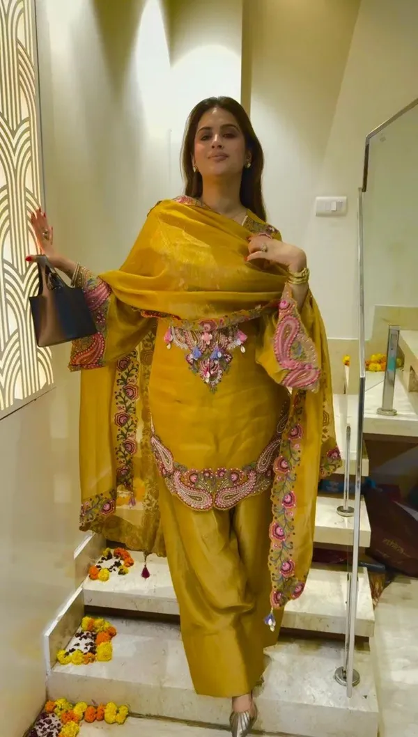ELEGANT_MUSTARD_COLOUR_PURE_HEAVY_GEOGETTE_WITH_EMBROIDERED_THREAD_WORK_FOR_WOMEN