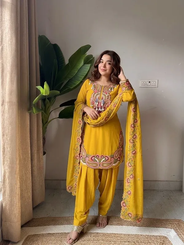 ELEGANT_MUSTARD_COLOUR_PURE_HEAVY_GEOGETTE_WITH_EMBROIDERED_THREAD_WORK_FOR_WOMEN