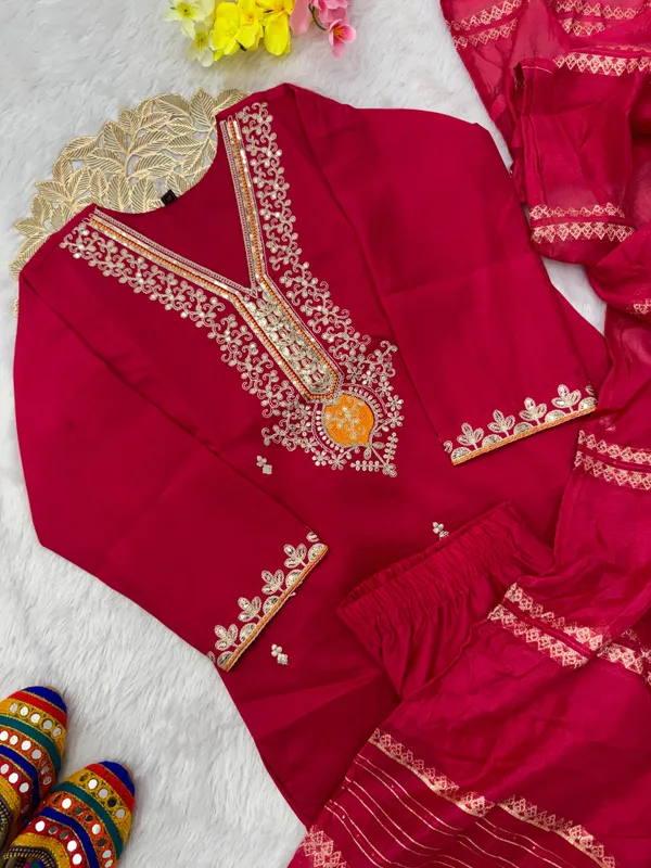 Red_Embroidered_kurti__Set_With_Dupatta_For_Women