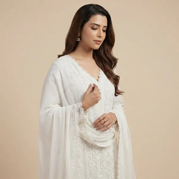 White_Embroidered_Ethnic_Kurta_Set_For_Women