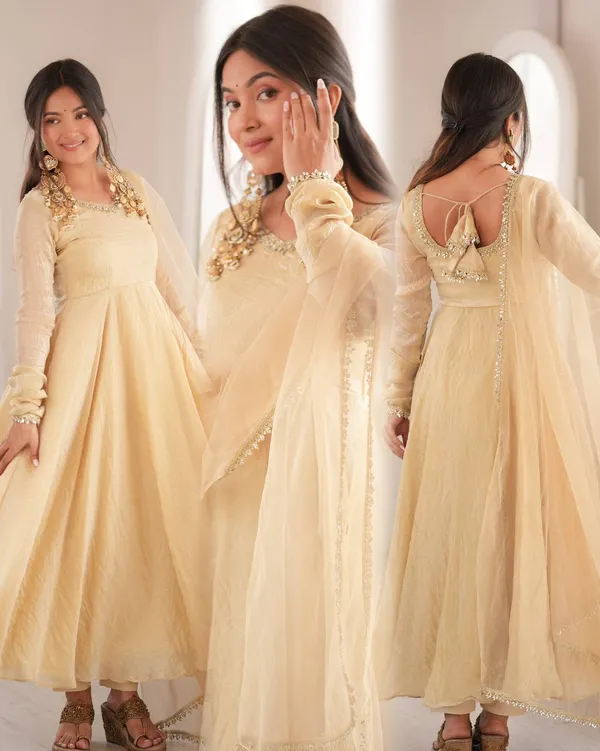 PRESENTING_A_DOREMON_CRUSH_FABRIC_WITH_REAL_MIRROR_WORK_LACE_BORDER_WITH_FULLY_FLAIR_AND_FULLY_CHURIDAR_SLEEVE__FOR_WOMEN