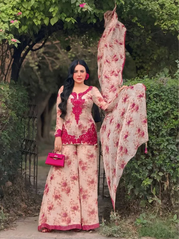 PRESENTING_NEW_DESIGNER_COLLECTION_IN_HEAVY_FAUX_GEORGETTE_EMBROIDERED_WORK_WITH_DIGITAL_PRINT_FOR_WOMEN